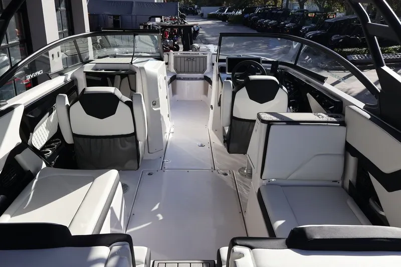 Slide: The Image of Yamaha 252SD 2026 - 10