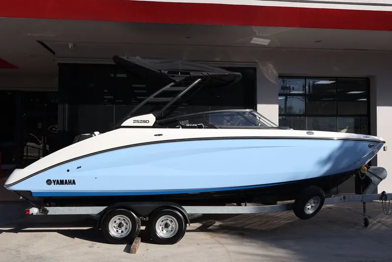 Slide: The Image of Yamaha 252SD 2026 - 2