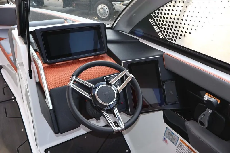 Slide: The Image of Scarab 285 LX 2026 - 18