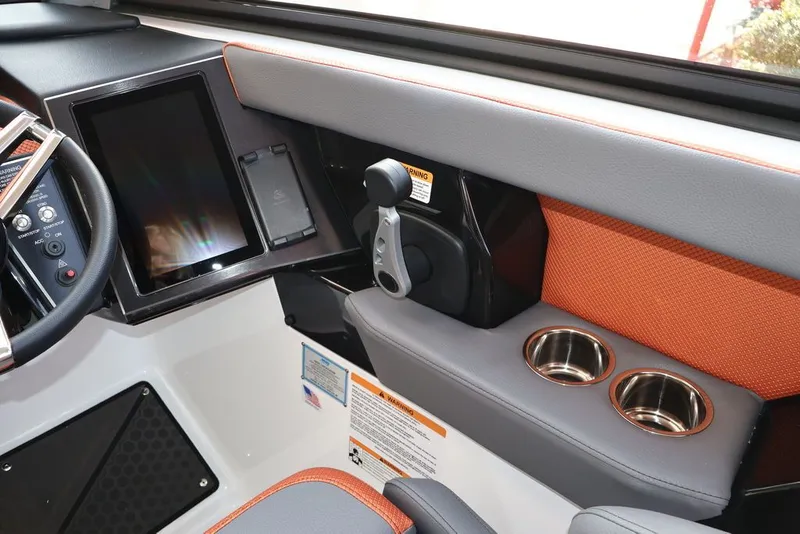 Slide: The Image of Scarab 285 LX 2026 - 19