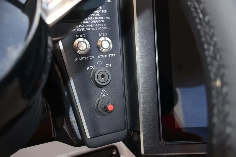 Slide: The Image of Scarab 285 LX 2026 - 20