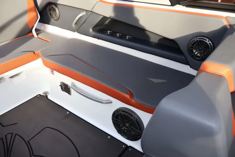 Slide: The Image of Scarab 285 LX 2026 - 23