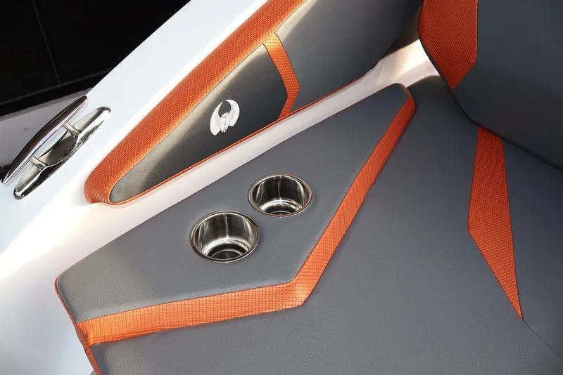 Slide: The Image of Scarab 285 LX 2026 - 28