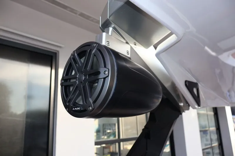 Slide: The Image of Scarab 285 LX 2026 - 32