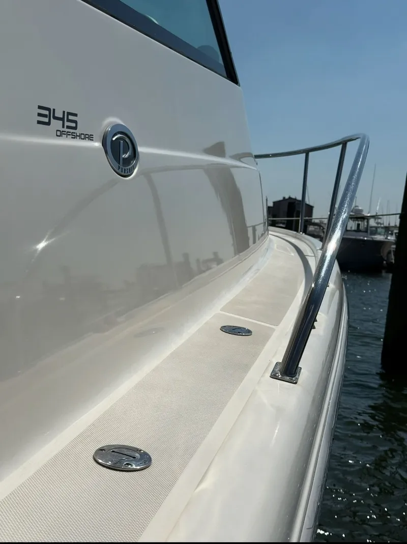 Slide: The Image of Pursuit OS 345 Offshore 2014 - 6