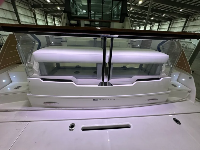 Slide: The Image of Tiara EX54 2025 - 15