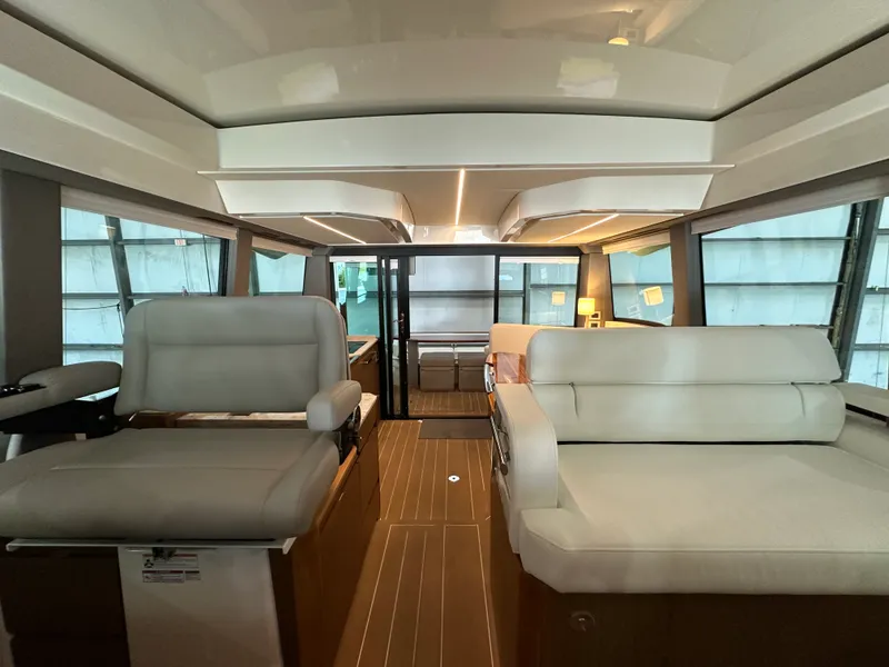 Slide: The Image of Tiara EX54 2025 - 33