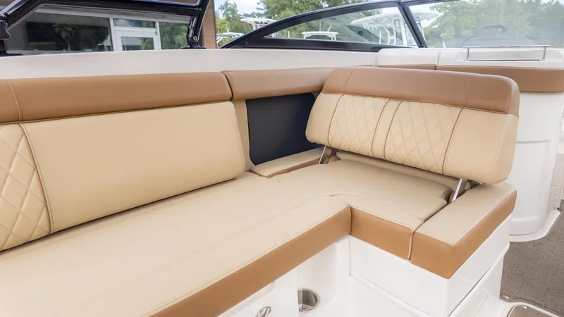 Slide: The Image of Sea Ray 270 Sundeck 2015 - 13