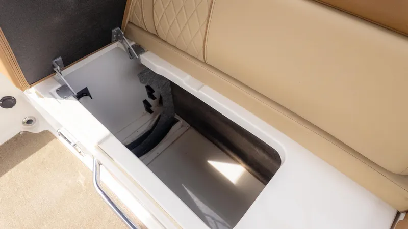 Slide: The Image of Sea Ray 270 Sundeck 2015 - 15