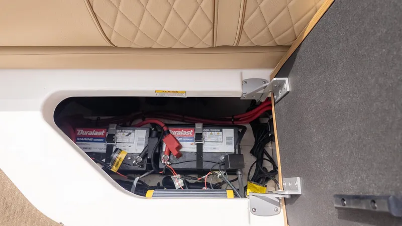 Slide: The Image of Sea Ray 270 Sundeck 2015 - 16