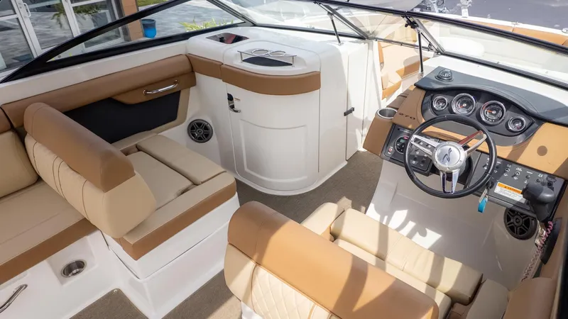 Slide: The Image of Sea Ray 270 Sundeck 2015 - 18