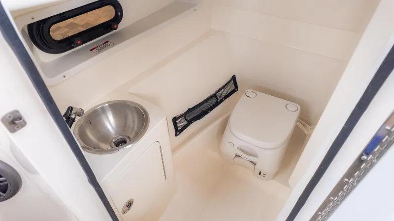 Slide: The Image of Sea Ray 270 Sundeck 2015 - 20