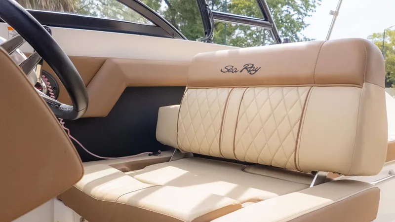 Slide: The Image of Sea Ray 270 Sundeck 2015 - 27