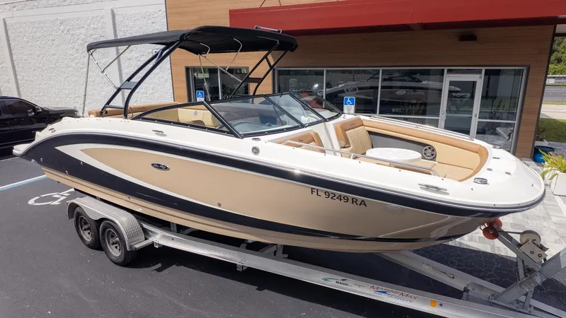 Slide: The Image of Sea Ray 270 Sundeck 2015 - 3