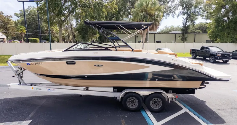 Slide: The Image of Sea Ray 270 Sundeck 2015 - 4