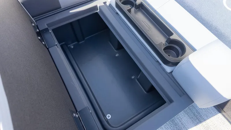 Slide: The Image of Bennington 22 S FISH AND CRUISE 2026 - 12