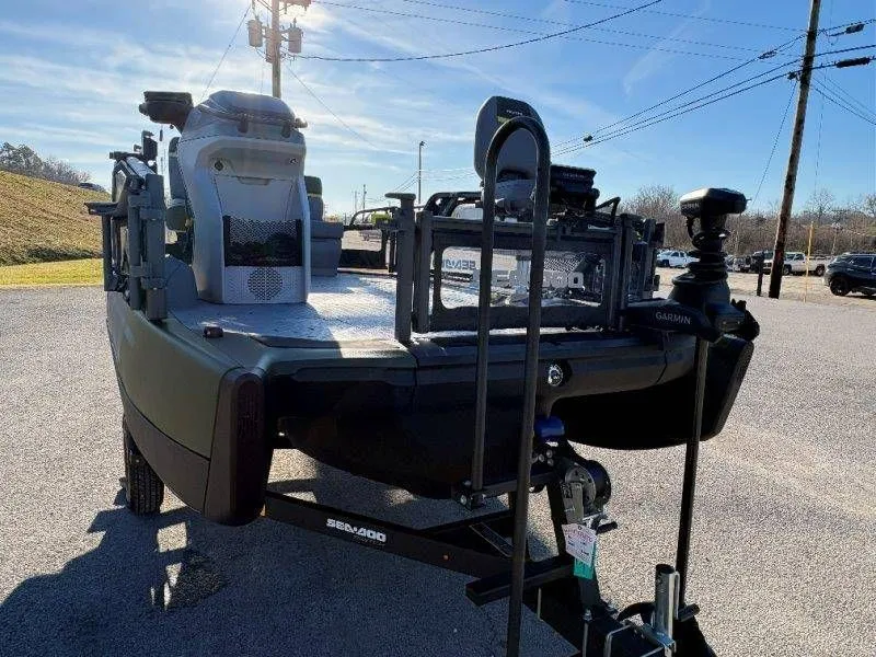 Slide: The Image of Sea-Doo Switch Fish 18 2026 - 25