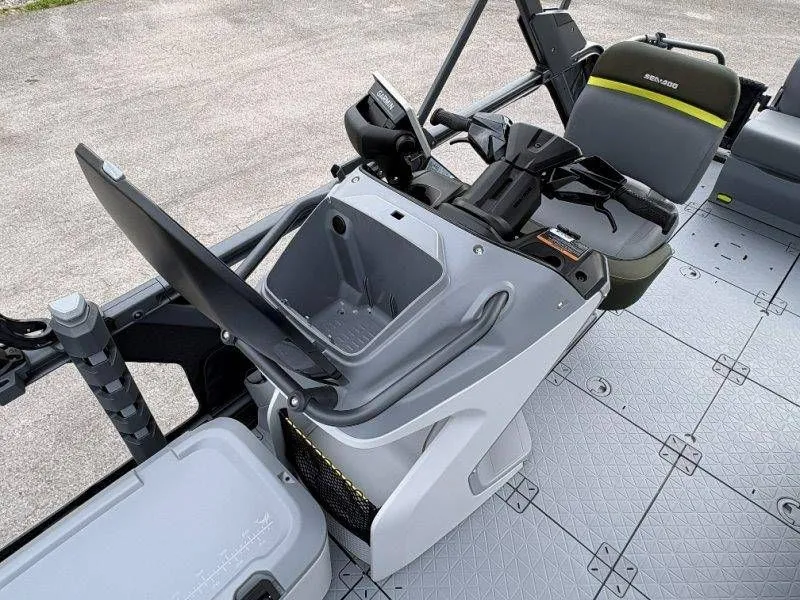 Slide: The Image of Sea-Doo Switch Fish 21 2026 - 90