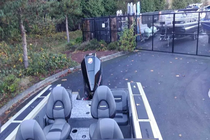 Slide: The Image of 2026 Tracker Targa V-19 Combo boat with Minn Kota PowerDrive trolling motor. - 7