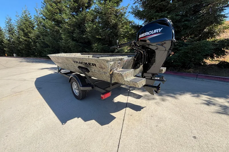 Slide: The Image of 2026 Tracker Grizzly 1654 T Sportsman boat with Mercury engine on trailer. - 6