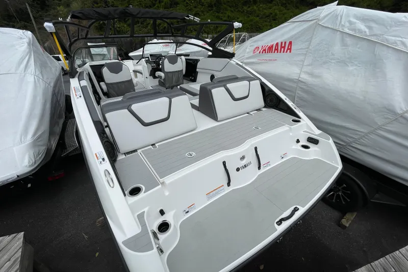Slide: The Image of 2026 Yamaha AR250 boat with sleek design and spacious seating. - 18