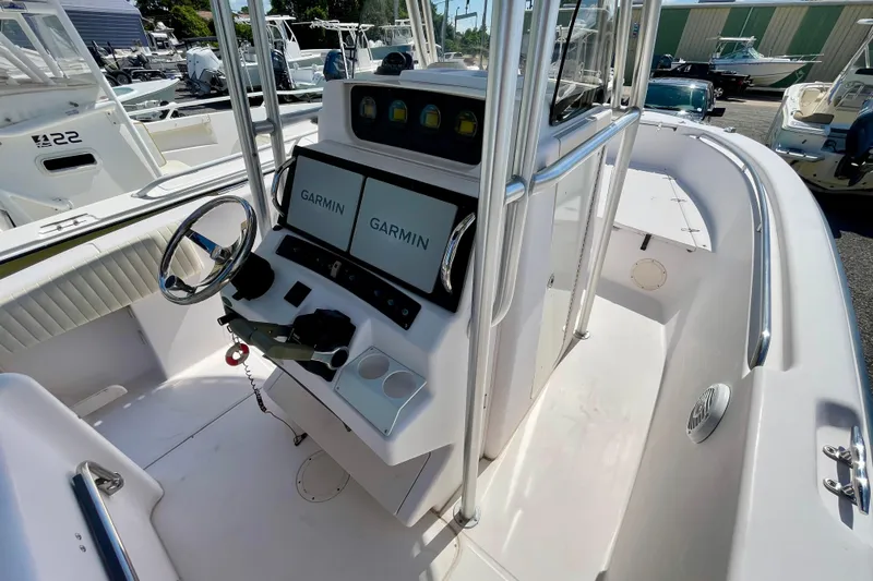 Slide: The Image of 2004 Grady-White Advance 257 boat cockpit with Garmin navigation displays. - 16