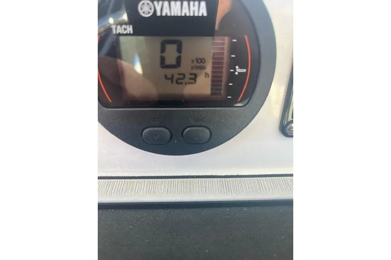 Slide: The Image of Yamaha tachometer display on 2023 Sea Fox 228 Commander boat, showing 42.3 hours. - 21