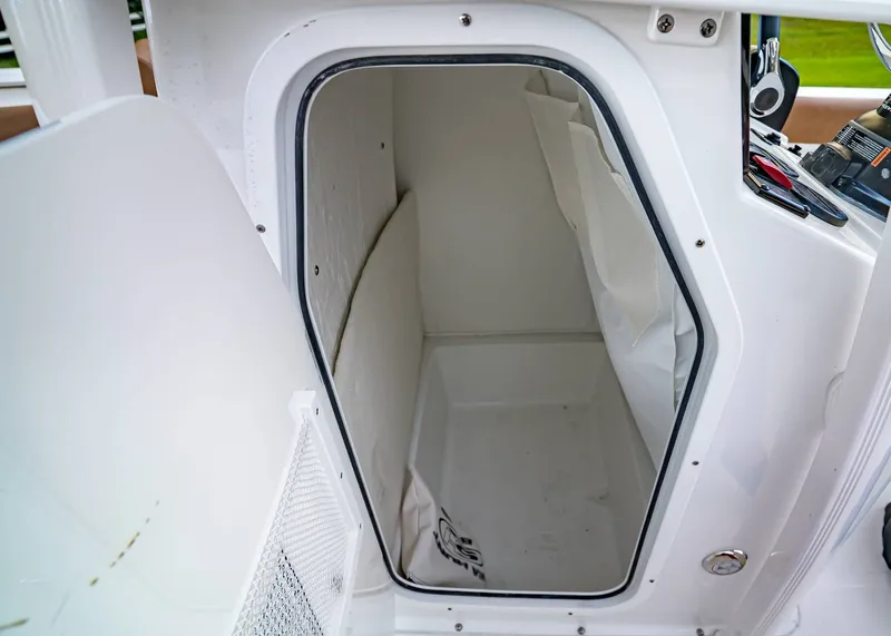 Slide: The Image of Sea Hunt Ultra 219 2026 - 15