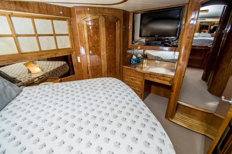 Slide: The Image of McKinna 57 Pilothouse 2001 - 15
