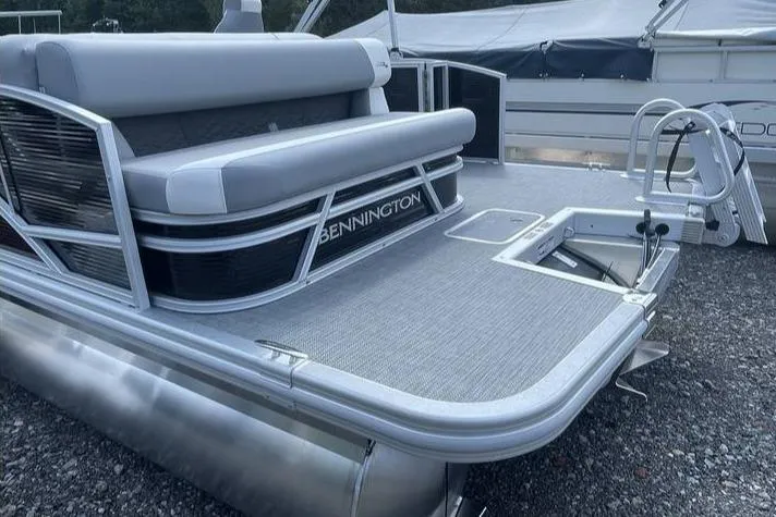 Slide: The Image of 2025 Bennington SLJSR pontoon boat with sleek design and comfortable seating. - 8