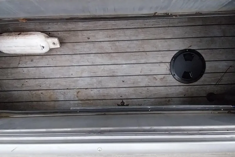 Slide: The Image of Wooden deck of a 2020 Ranger 2500LS boat with a fender and hatch. - 60