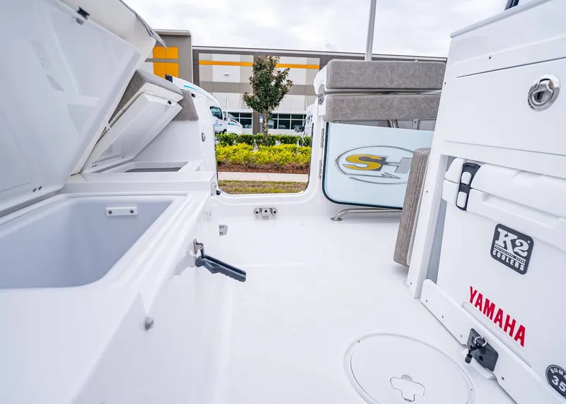 Slide: The Image of Sea Hunt Ultra 265 SE 2026 - 12