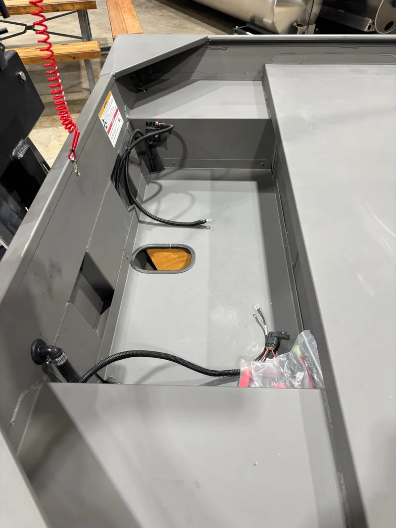 Slide: The Image of SeaArk 1652 Special 2025 - 10