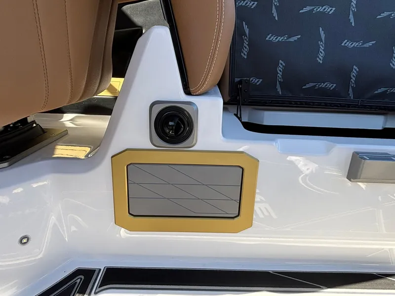 Slide: The Image of Tigé Ultre 23 ZX 2026 - 13