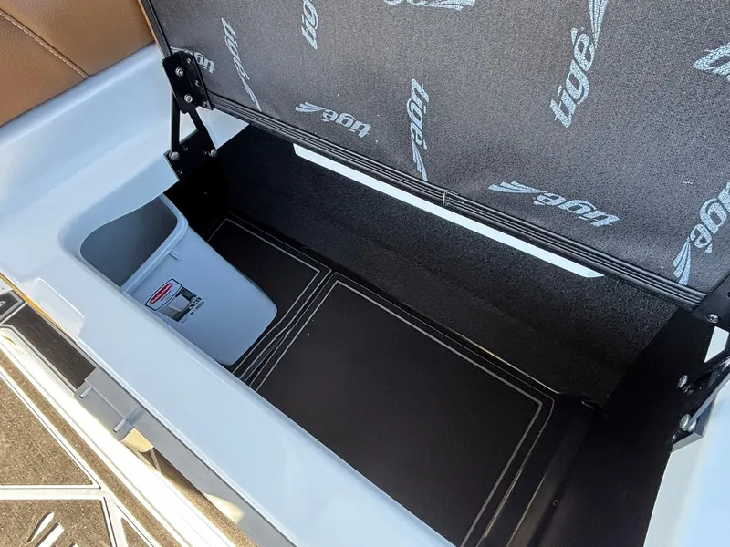 Slide: The Image of Tigé Ultre 23 ZX 2026 - 14