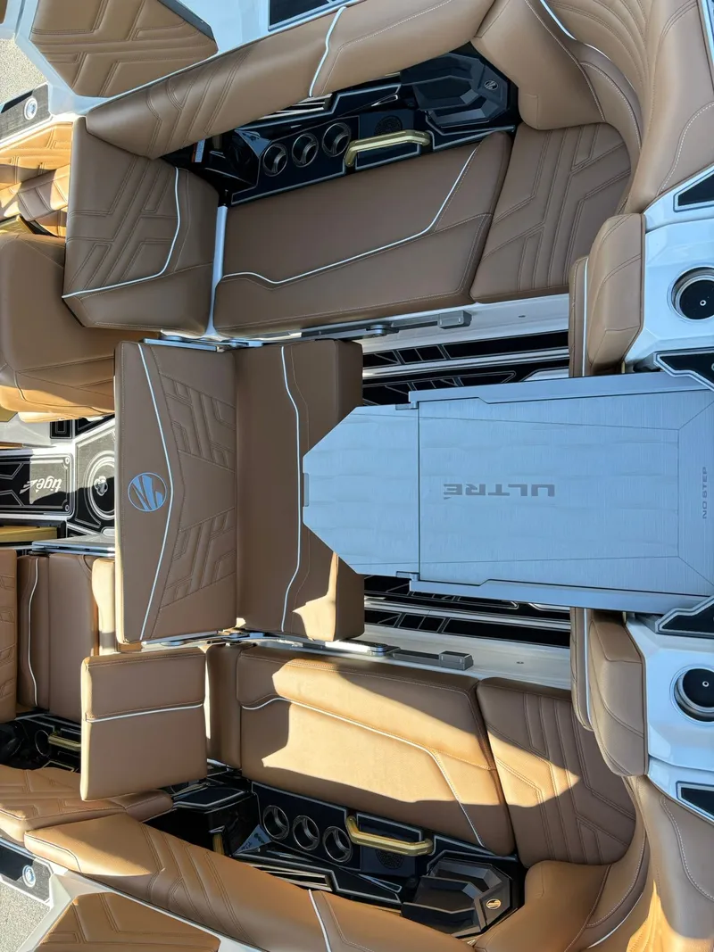 Slide: The Image of Tigé Ultre 23 ZX 2026 - 18