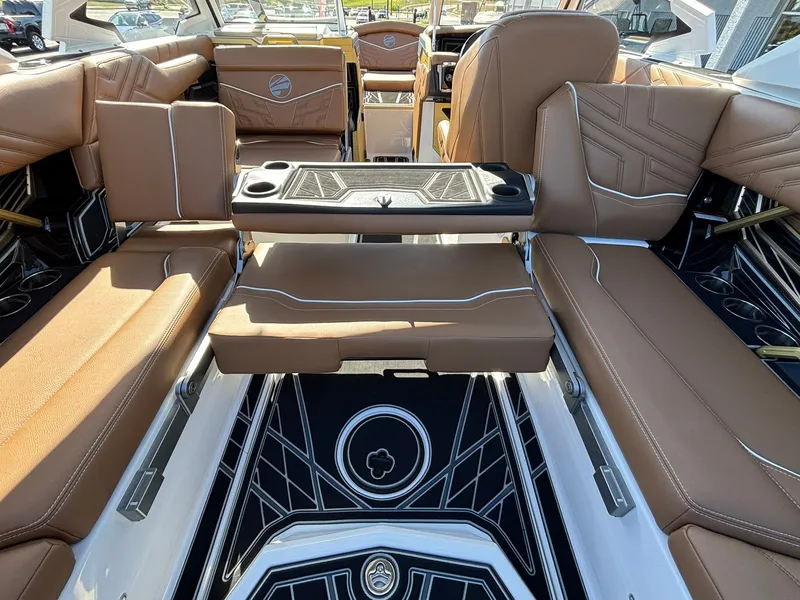 Slide: The Image of Tigé Ultre 23 ZX 2026 - 20