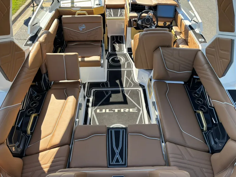 Slide: The Image of Tigé Ultre 23 ZX 2026 - 22