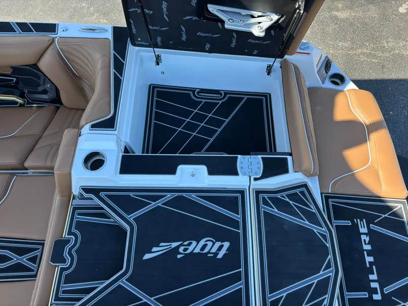 Slide: The Image of Tigé Ultre 23 ZX 2026 - 25