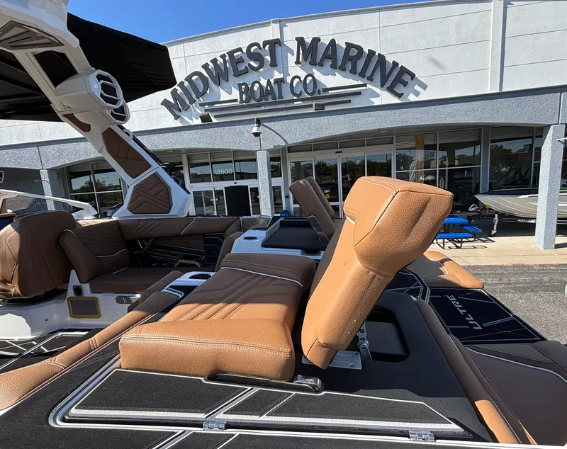 Slide: The Image of Tigé Ultre 23 ZX 2026 - 26