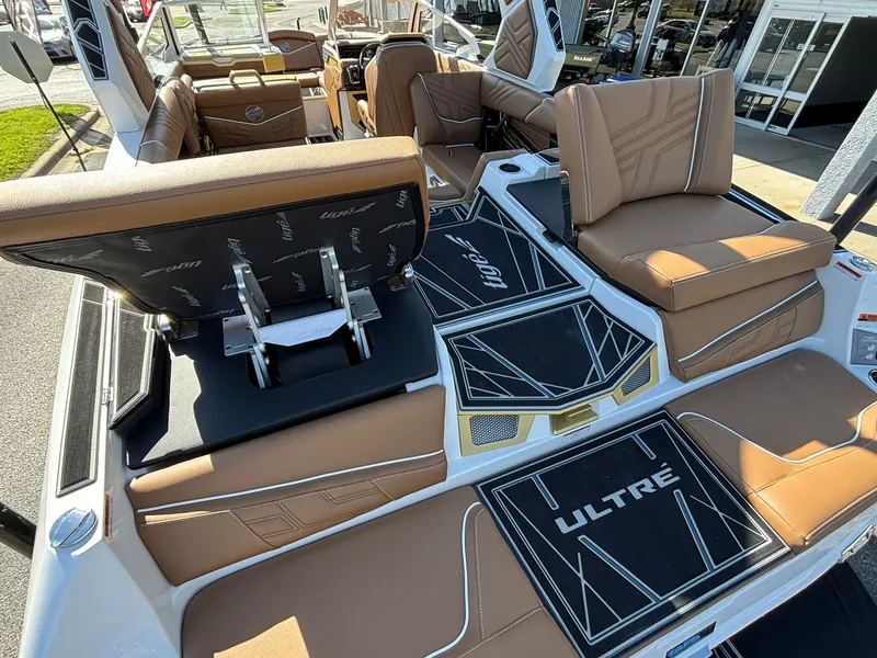 Slide: The Image of Tigé Ultre 23 ZX 2026 - 27