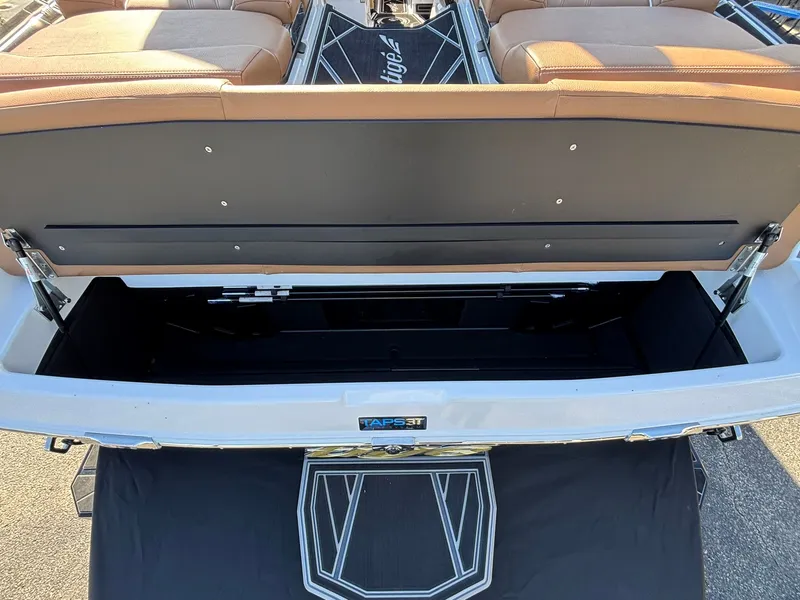 Slide: The Image of Tigé Ultre 23 ZX 2026 - 28