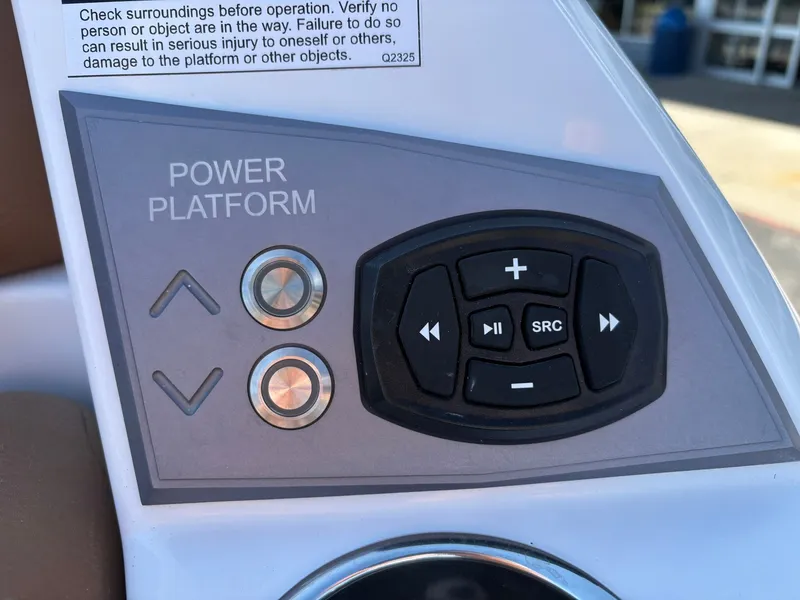 Slide: The Image of Tigé Ultre 23 ZX 2026 - 29