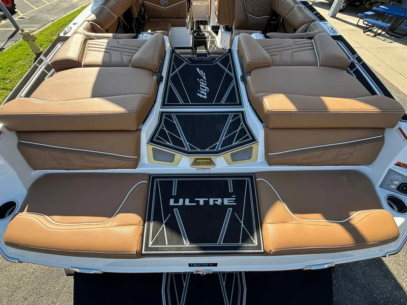 Slide: The Image of Tigé Ultre 23 ZX 2026 - 30