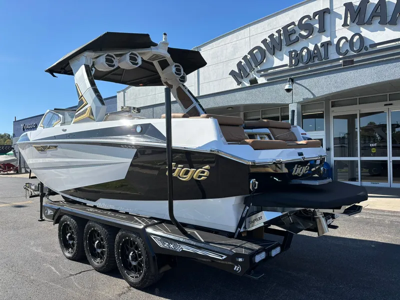 Slide: The Image of Tigé Ultre 23 ZX 2026 - 31