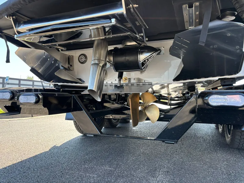 Slide: The Image of Tigé Ultre 23 ZX 2026 - 32