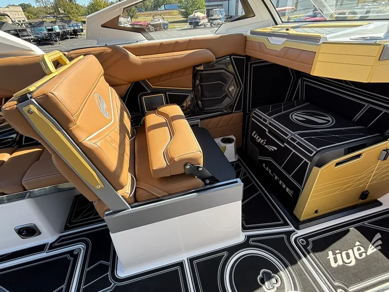 Slide: The Image of Tigé Ultre 23 ZX 2026 - 7