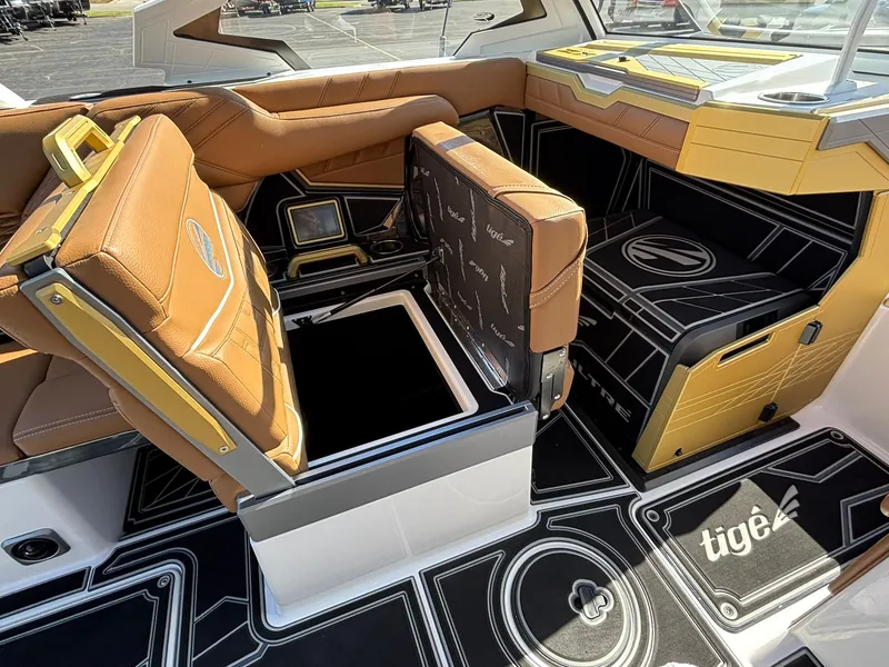 Slide: The Image of Tigé Ultre 23 ZX 2026 - 8