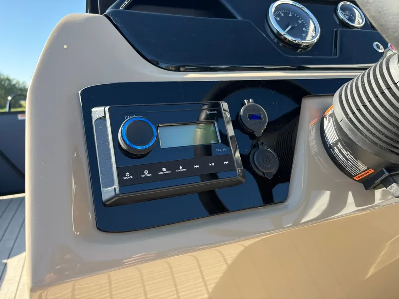 Slide: The Image of Viaggio V20C 2026 pontoon boat in front of a boat company. - 7