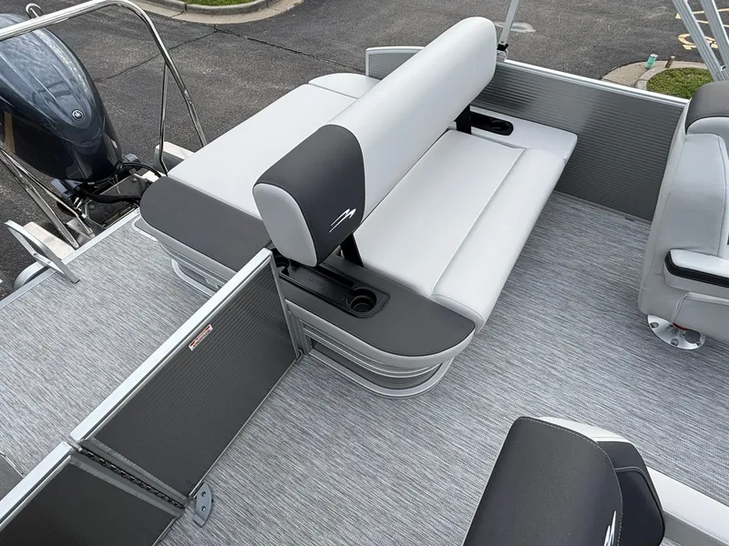 Slide: The Image of Bennington 22 SSB Snap 2026 - 23